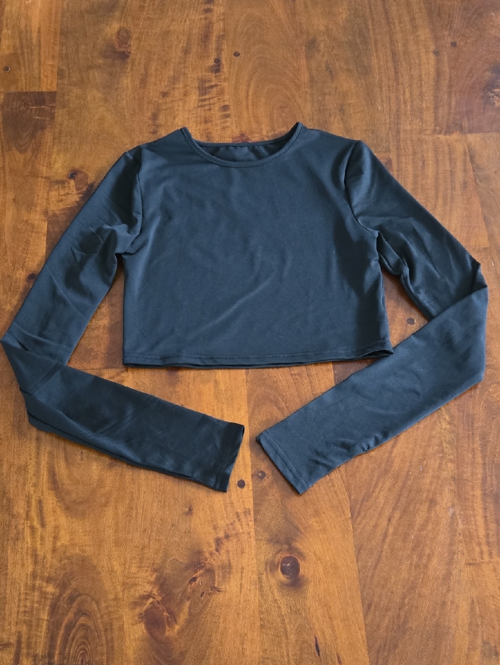 Classic Black Long-Sleeve Cropped Top Size Medium